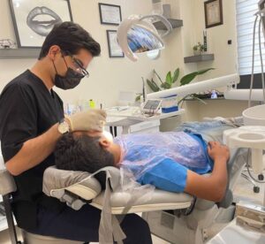 کلینیک دکتر امیر پیراسته؛ دندانپزشکی طرف قرارداد بیمه دانا در شرق تهران