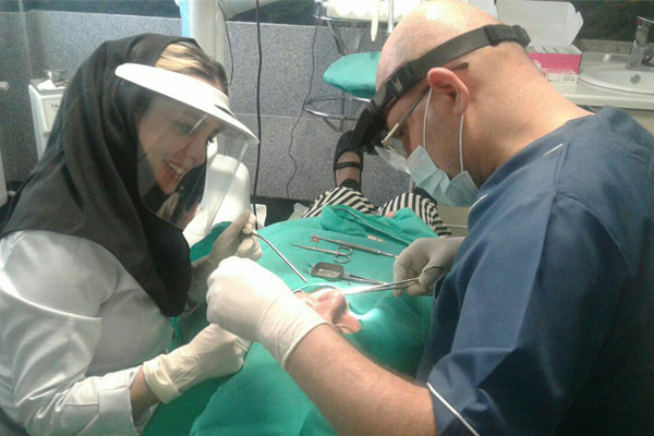 درمانگاه شبانه‌روزی ساج؛ دندانپزشکی طرف قرارداد نیروهای مسلح در غرب تهران