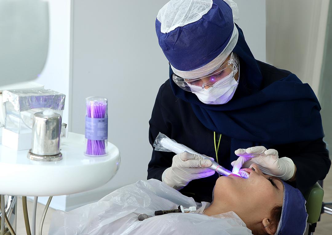 نمونه خدمات دندانپزشکی و زیبایی در کلینیک دکتر مریم السادات هاشمی، طرف قرارداد بیمه سامان در تهران