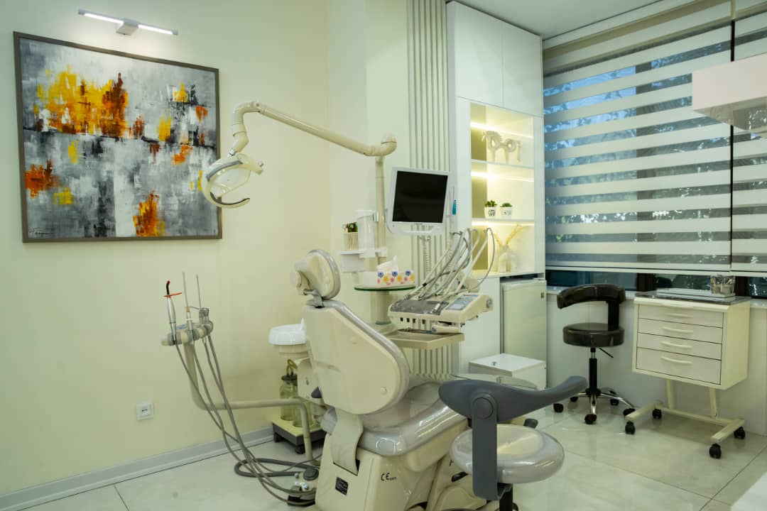 اتاق درمان مطب ارتودنسی دکتر نیککردار در پاسداران